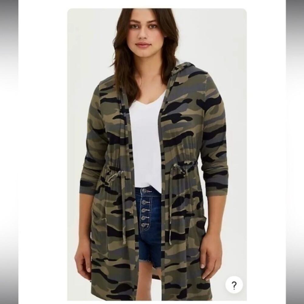 Torrid 0 green camouflage hooded anorak super soft.